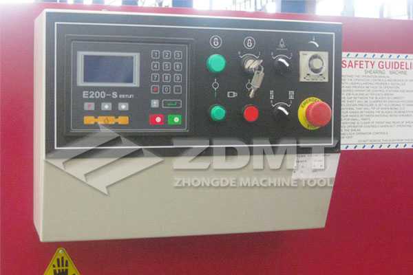 E200.jpg E200.jpg