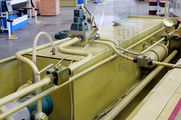 ZDG-832液压体系全金属管套毗连,优良在于细节.jpg ZDG-832液压体系全金属管套毗连,优良在于细节.jpg