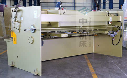 ZDS-1032剪板机反面展现.jpg ZDS-1032剪板机反面展现.jpg